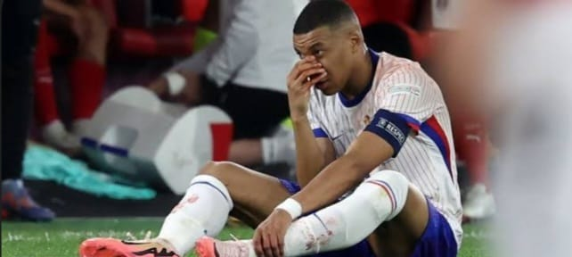 Mbappe suffers broken nose during France win